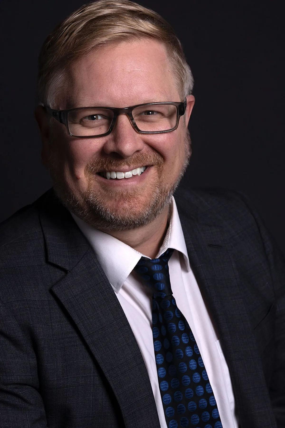 Benoit Guindon, Portrait officiel en lumière neutre d’un collaborateur.