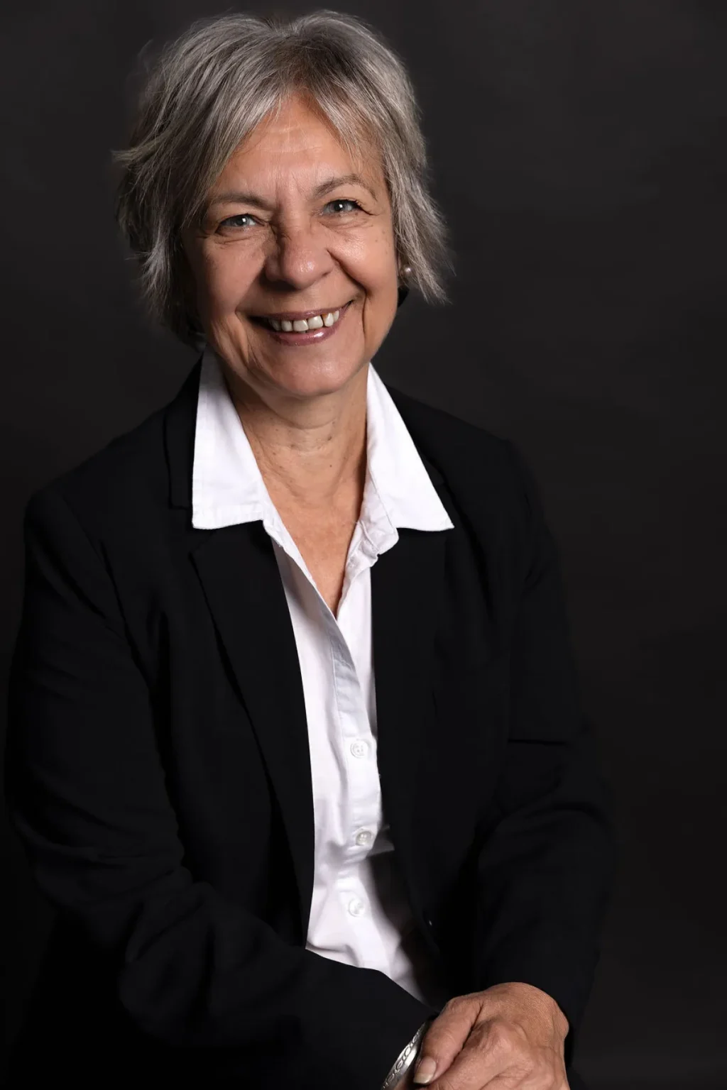 Marie Villeneuve, Portrait officiel d’un collaborateur juridique.